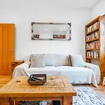 Immaculate Apartment With Garden-30 Mins To London