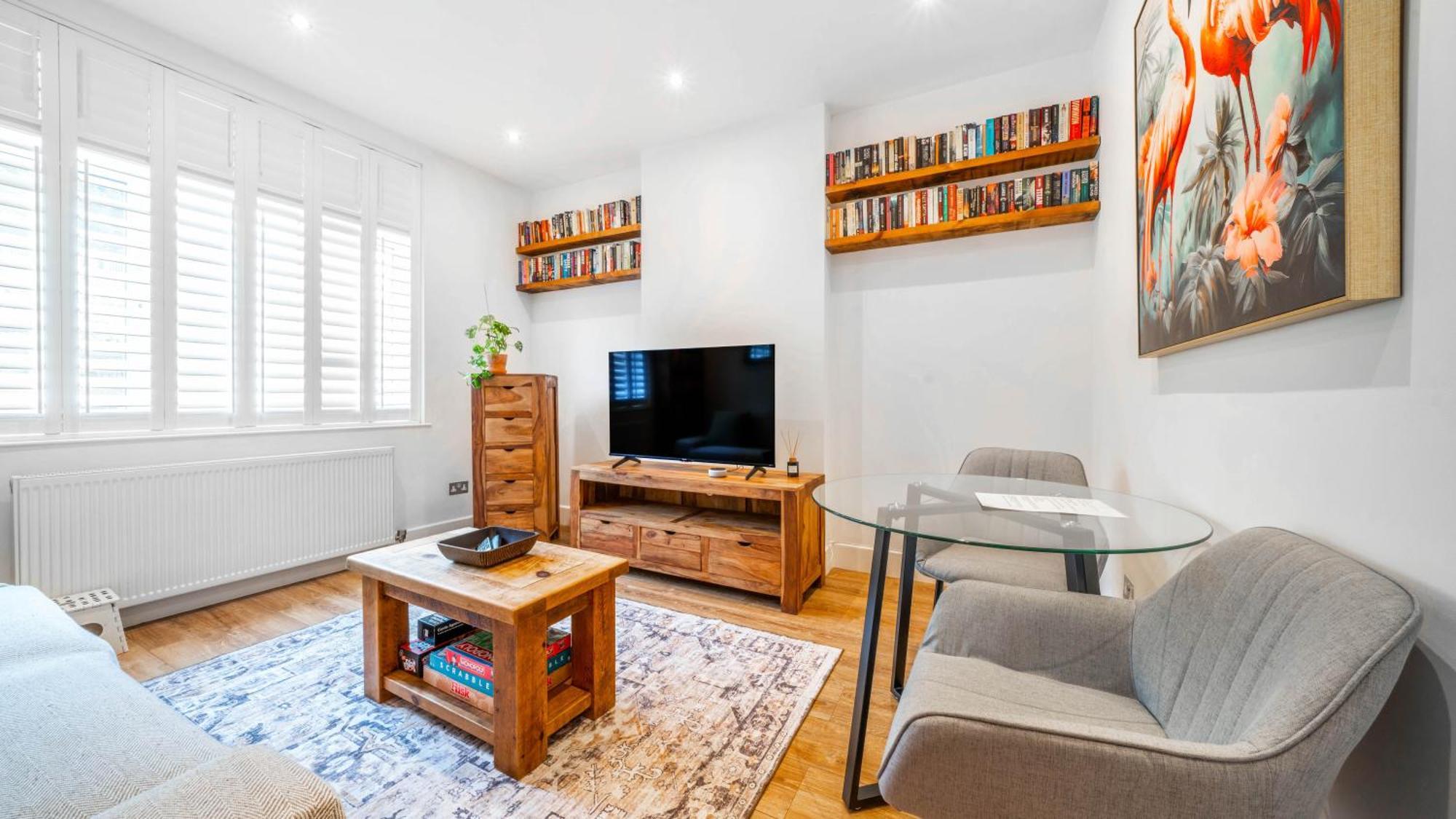 Immaculate With Garden-30 Mins To